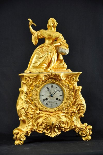 Madame De Sévigné XIXᵉ Gilded Bronze Leaf Clock