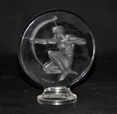 Bouchon De Radiateur En Verre Pressé Moulé Signé René Lalique 20e Siècle