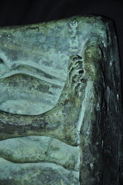 Terrakotta-Skulptur mit Igné-Signatur als Hommage an die Widerstandskämpferinnen, 20.