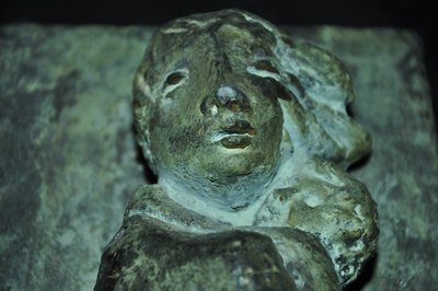 Terrakotta-Skulptur mit Igné-Signatur als Hommage an die Widerstandskämpferinnen, 20.