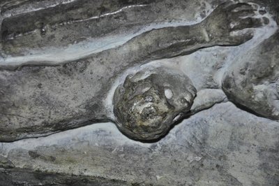 Terrakotta-Skulptur mit Igné-Signatur als Hommage an die Widerstandskämpferinnen, 20.