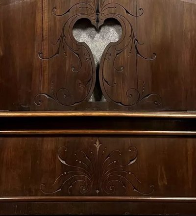 armoire rustique dans le style du 18eme siècle en bois massif