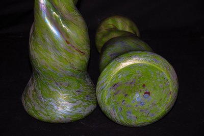 Paire de vases en verre dans le gout Loetz Autriche début XXe siècle