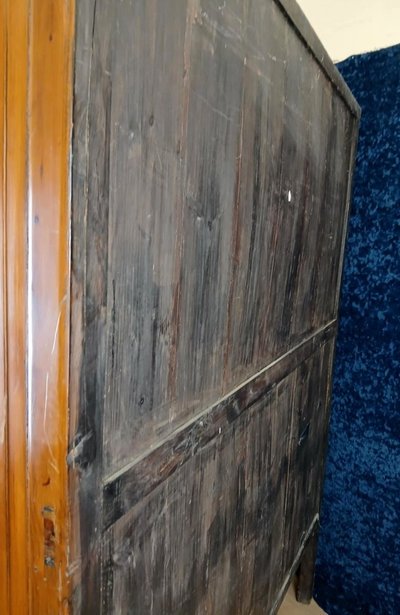 China, early 20th century: large lacquer cabinet with flower decorations