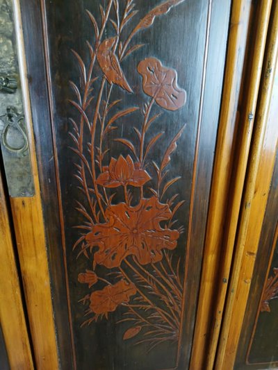 China, early 20th century: large lacquer cabinet with flower decorations
