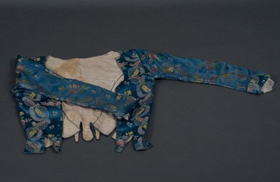 Giacca bolero del XVII o XVIII secolo con decorazioni floreali e pizzi ricamati a mano