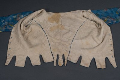 Giacca bolero del XVII o XVIII secolo con decorazioni floreali e pizzi ricamati a mano