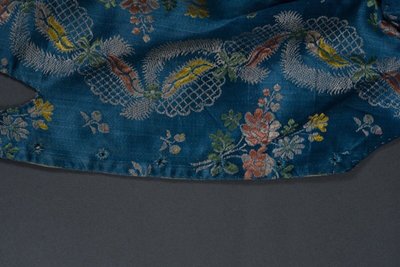 Giacca bolero del XVII o XVIII secolo con decorazioni floreali e pizzi ricamati a mano