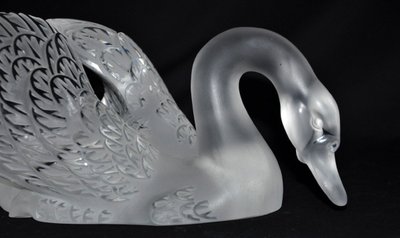 Glass swan signed Lalique circa 1980
