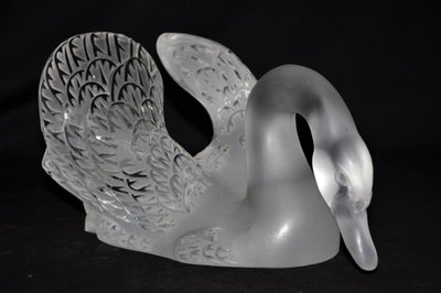 Glass swan signed Lalique circa 1980