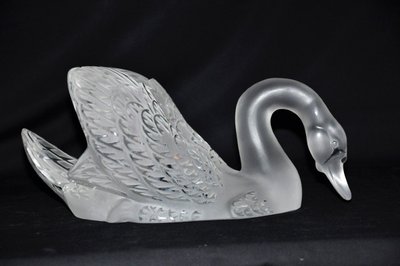 Glass swan signed Lalique circa 1980