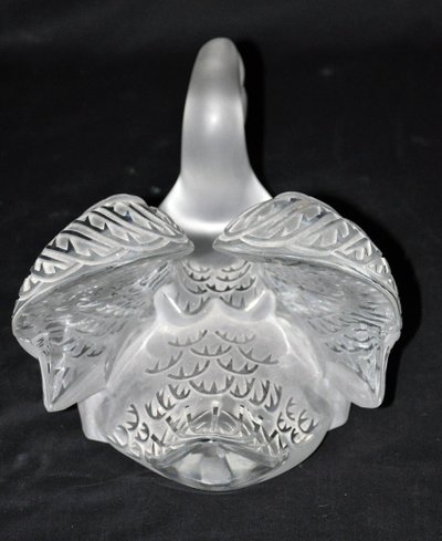 Glass swan signed Lalique circa 1980