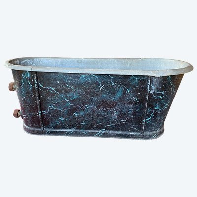 Vasca da bagno in zinco decorata a imitazione del marmo, fine XIX secolo