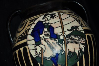 Vase Céramique Signé Odéta à Décor Champêtre Breton époque XXe Siècle