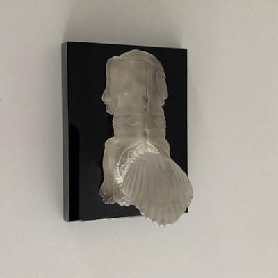 Presse-papier représentant un sphinx en cristal sur socle en verre noir XXe
