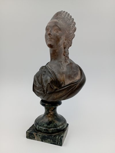 Scultura in terracotta di Madame du Barry del XVIII secolo attribuita a Pajou