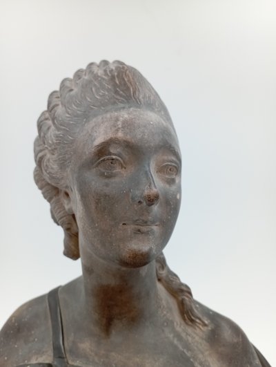 Scultura in terracotta di Madame du Barry del XVIII secolo attribuita a Pajou