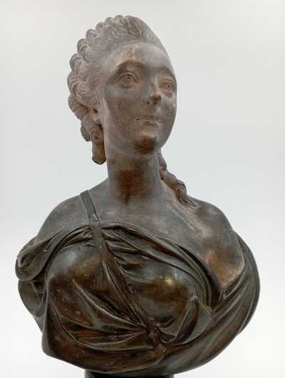 Scultura in terracotta di Madame du Barry del XVIII secolo attribuita a Pajou