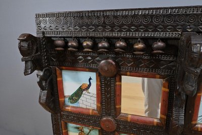 Meuble de Commerce Manjoosh en Bois Exotique, Inde – Début XXe