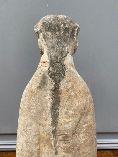 Chinese kneeling court lady in grey terracotta