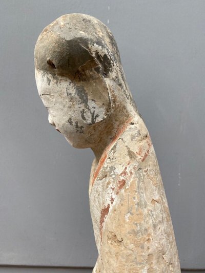 Chinese kneeling court lady in grey terracotta