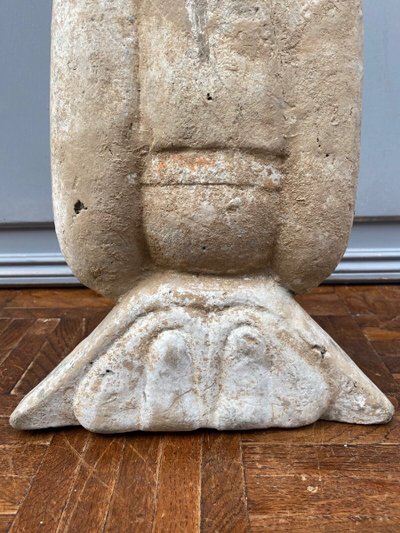 Chinese kneeling court lady in grey terracotta