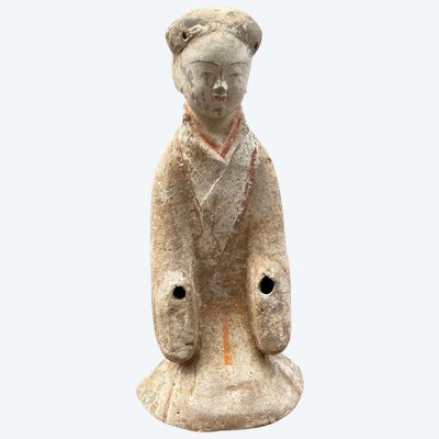 Chinese kneeling court lady in grey terracotta