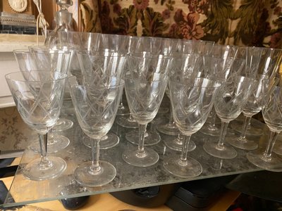 Set of 38 glasses and a carafe with stopper in fine crystal cut with diamond motifs, "50s" Years