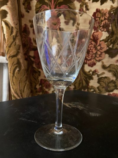 Set of 38 glasses and a carafe with stopper in fine crystal cut with diamond motifs, "50s" Years
