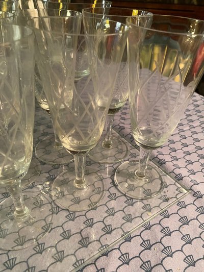 Set of 38 glasses and a carafe with stopper in fine crystal cut with diamond motifs, "50s" Years