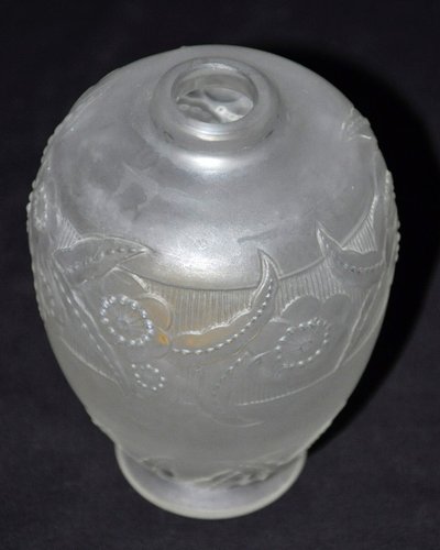 Vase en cristal signé Sabino moulé dépoli décor floral circa 1930