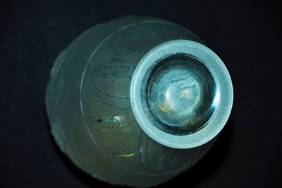 Vase en cristal signé Sabino moulé dépoli décor floral circa 1930