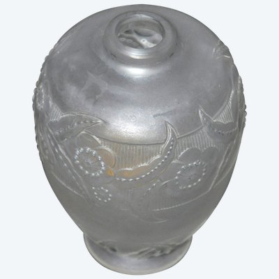 Vase en cristal signé Sabino moulé dépoli décor floral circa 1930