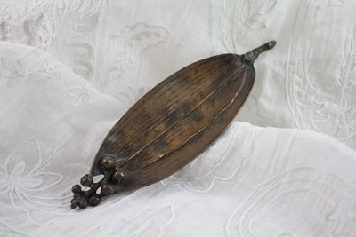 Patinated bronze 'Lily of the valley leaf' pocket tidy circa 1900