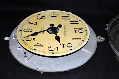 Industrielle elektrische Bulle-clock-Uhr Circa 1930