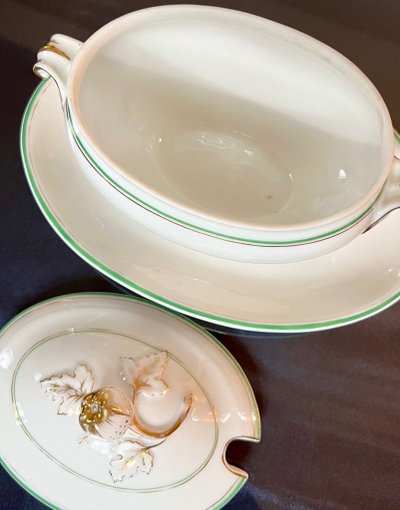 Sauce Boat With Frétel Lid - Porcelaine Vieux Paris