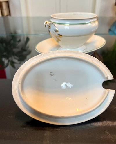Sauce Boat With Frétel Lid - Porcelaine Vieux Paris