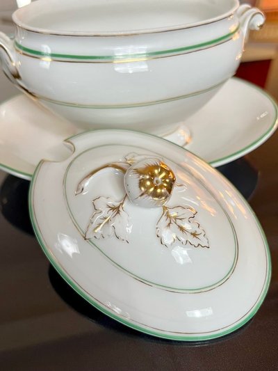 Sauce Boat With Frétel Lid - Porcelaine Vieux Paris