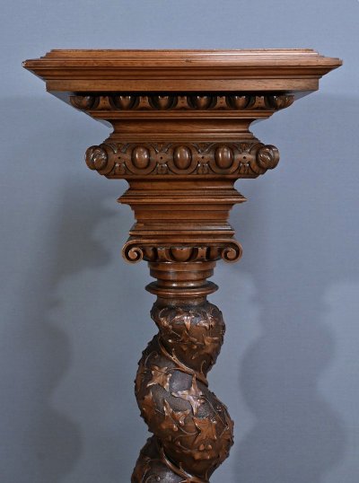 Important Swivel Column in Solid Walnut - 1900