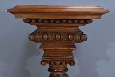 Important Swivel Column in Solid Walnut - 1900