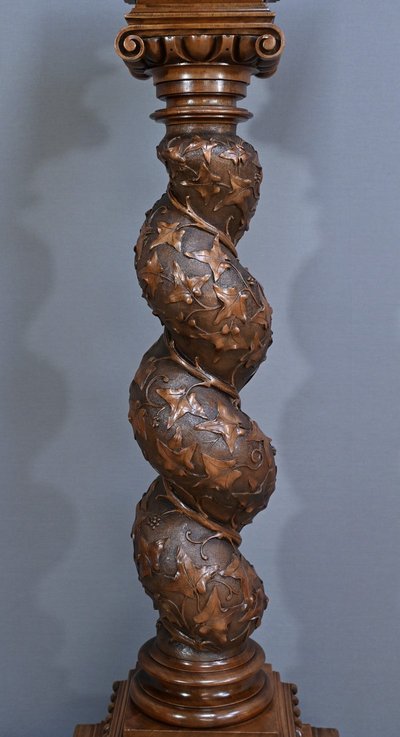 Important Swivel Column in Solid Walnut - 1900