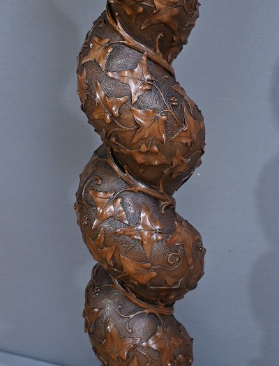 Important Swivel Column in Solid Walnut - 1900