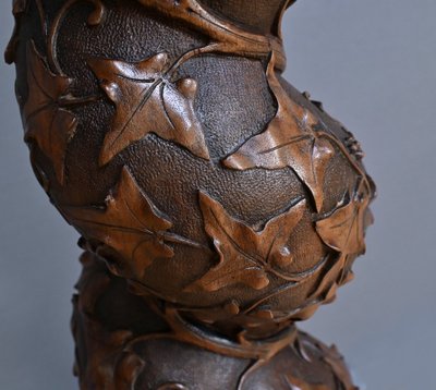 Important Swivel Column in Solid Walnut - 1900