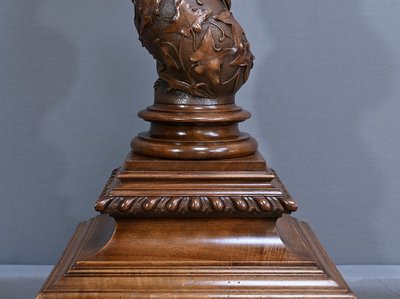 Important Swivel Column in Solid Walnut - 1900