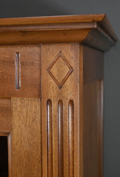Petite Bibliothèque Vitrée en Acajou, style Louis XVI – 1930