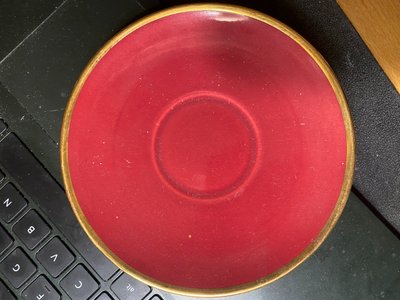 Beautiful "50" coffee and tea service with many pieces in antique red and bright gold ceramics.