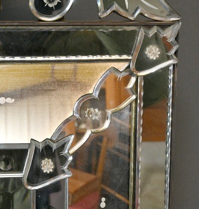 Important Venetian mirror with pediment, Italy - Early 20th century