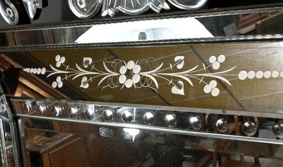 Important Venetian mirror with pediment, Italy - Early 20th century