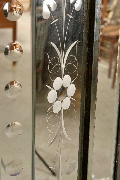 Important Venetian mirror with pediment, Italy - Early 20th century