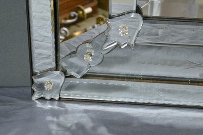 Important Venetian mirror with pediment, Italy - Early 20th century